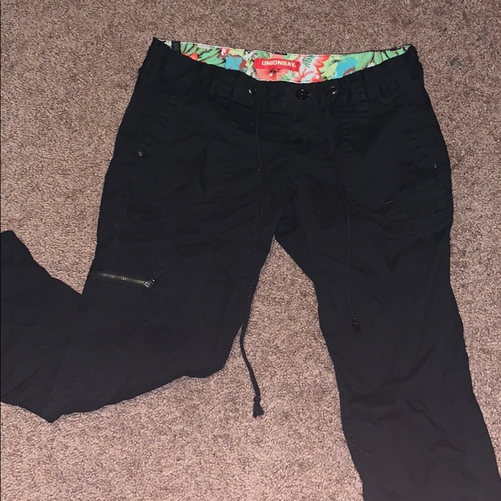 Black, cropped UNIONBAY Capri Pant